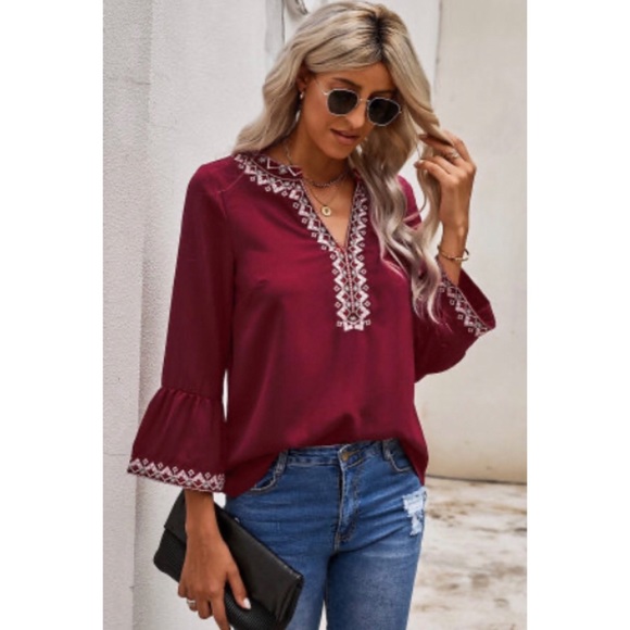 ✨HPX6 ♥️ 1 Small LEFT • Deep Red Embroidered Boho V-neck Top - Picture 3 of 11